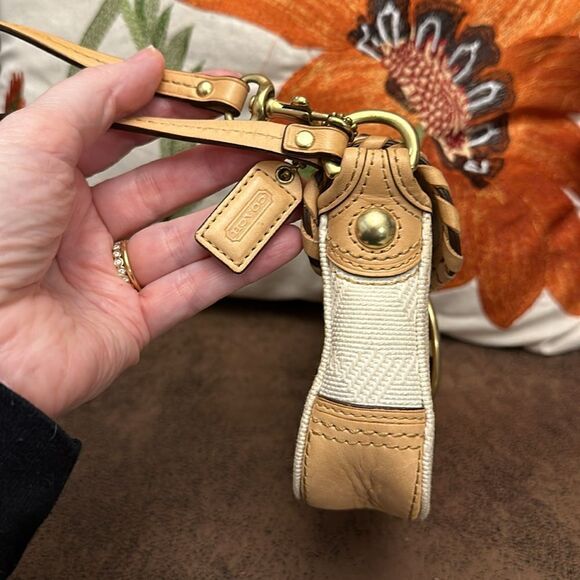 COACH BLEEKER VACHETTA LEATHER FLORAL APPLIQUÉ & FABRIC WRISTLET LTD ED 2007 EUC - Picture 6 of 14